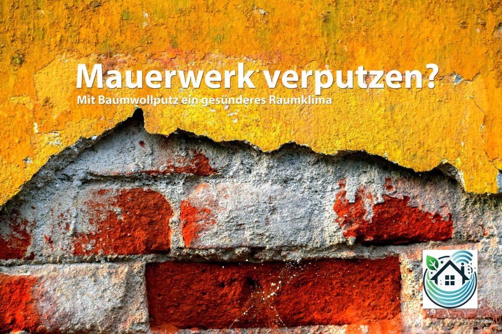 Riss in rotem Mauerwerk mit Text über Putzarbeiten.